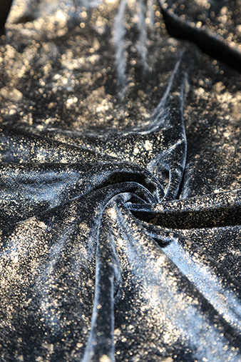 Lyxigt 100 % polyester flanellförgyllningstyg med plommonblommönster Miljövänligt för hemtextilier för sängkläder Soffor Gardiner